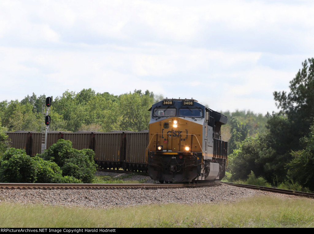 CSX 3408 leads train C928 towards the yard